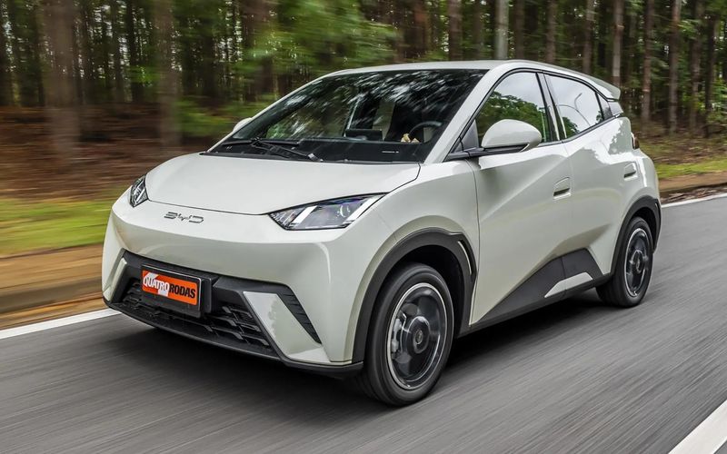 A BYD &eacute; l&iacute;der mundial em ve&iacute;culos el&eacute;tricos e baterias, e a f&aacute;brica baiana deve contribuir para baratear esses produtos no Brasil/ Foto: BYD/Divulga&ccedil;&atilde;o&nbsp;