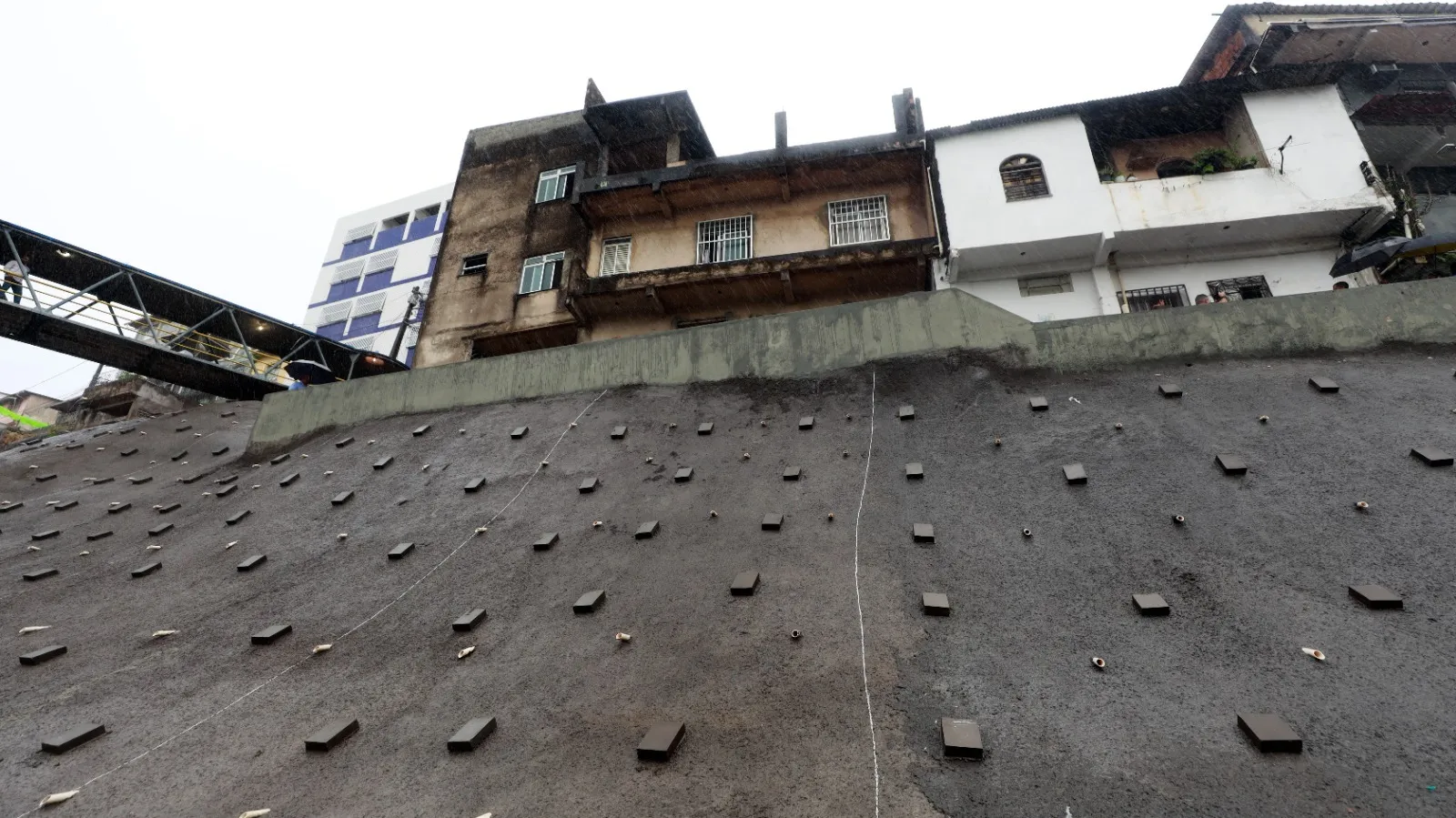 No dia do aniversário, Salvador ganha nova contenção de encosta