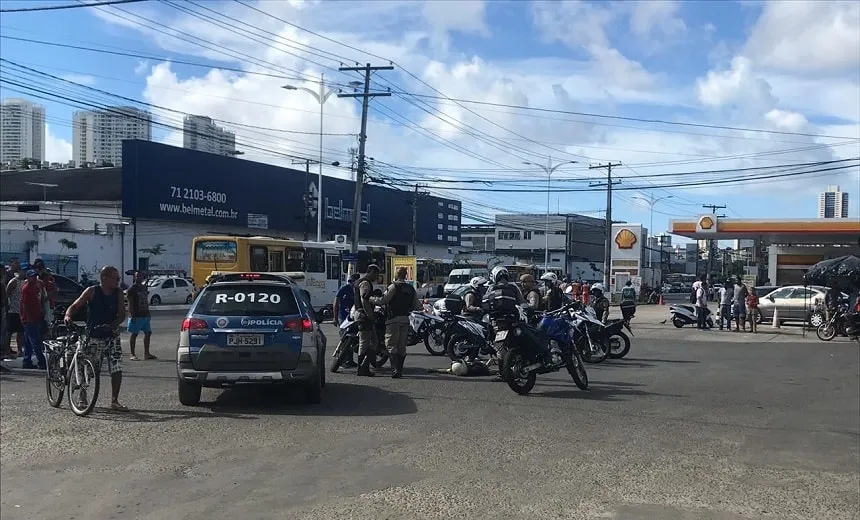 Troca de tiros deixa três pessoas mortas na Avenida Barros Reis