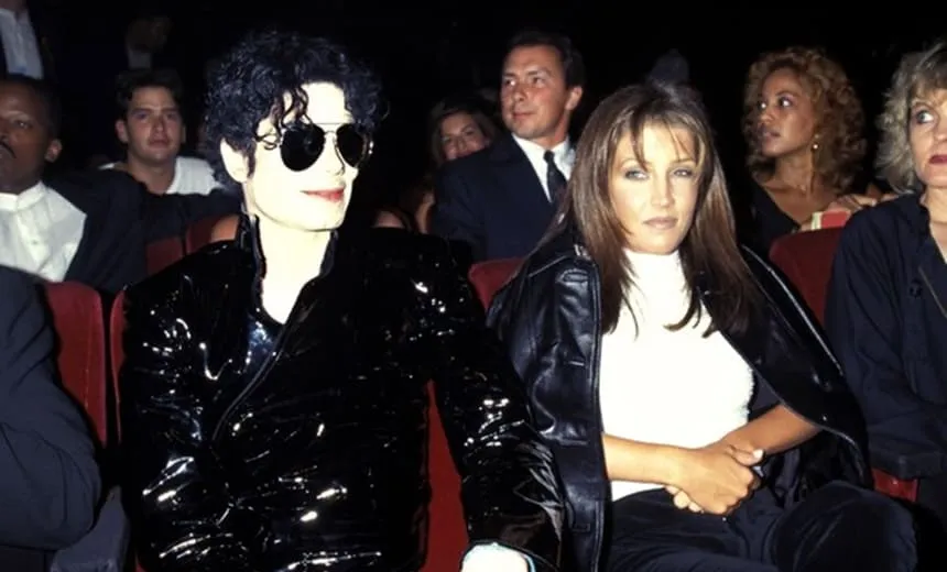 Filha de Elvis Presley comenta primeira noite com Michael Jackson: “Melhor sexo da vida”