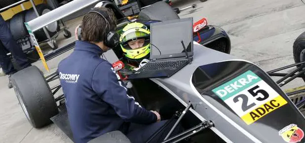 Filho de Schumacher vira sensação em 1º teste na Fórmula 4