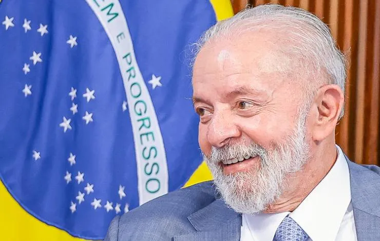 Lula diz que alistamento feminino dará diversidade às Forças Armadas