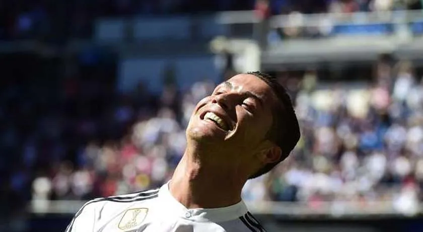 Chocolate! Com cinco de Cristiano Ronaldo, Real aplica nove no Granada