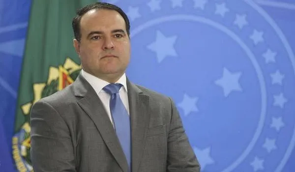 Bolsonaro deve indicar Jorge Oliveira para substituir Moro no Ministério da Justiça, segundo colunista