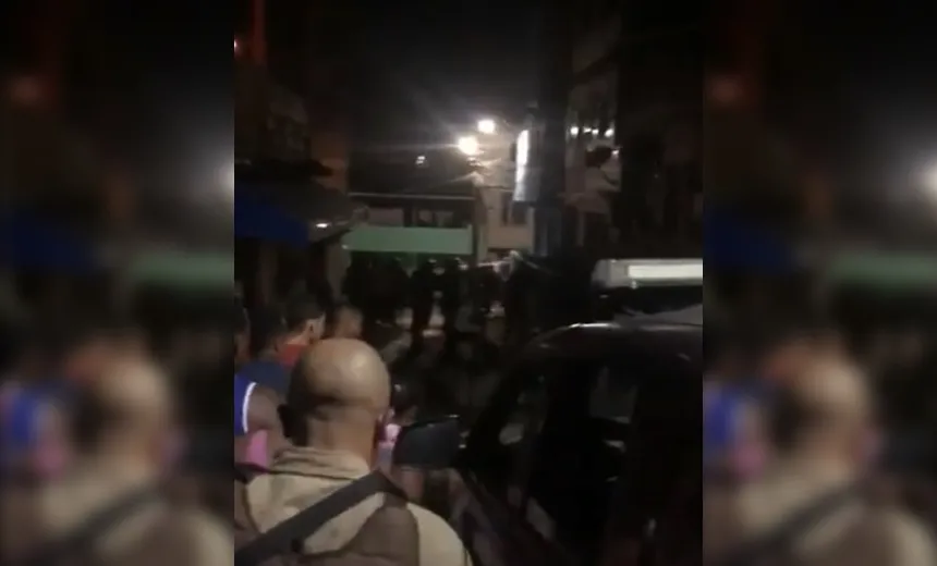 População do Subúrbio aplaude ação da PM que deixou dois mortos; "viva à polícia"
