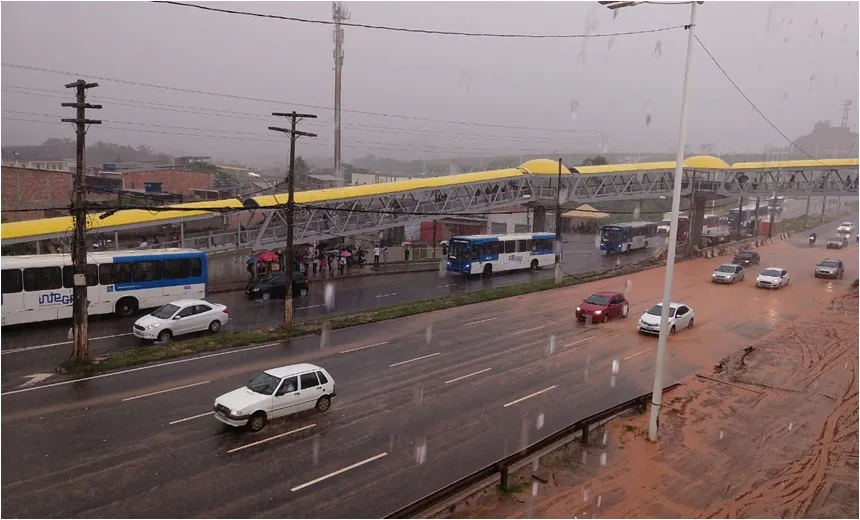 TRANSTORNOS: Forte chuva deixa diversos pontos de alagamento em Salvador; Veja vídeos