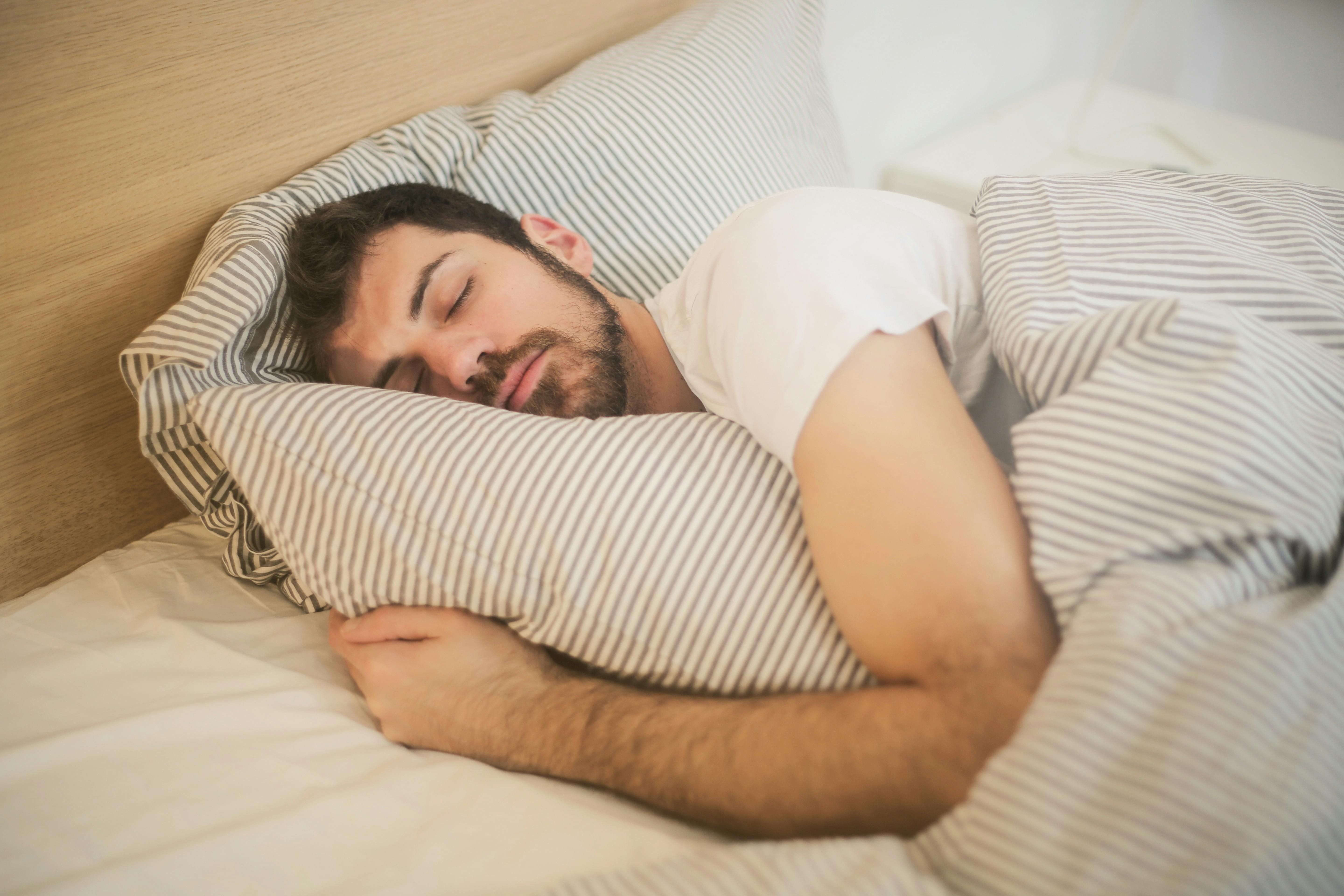 O estudo também desconstrói o mito de que dormir mais de nove horas por noite seja prejudicial. | Foto: Ilustrativa/Pexels