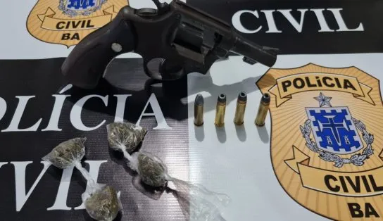 Polícia busca moto utilizada em homicídio e encontra arma e drogas em Santo Antônio de Jesus; homem foi preso