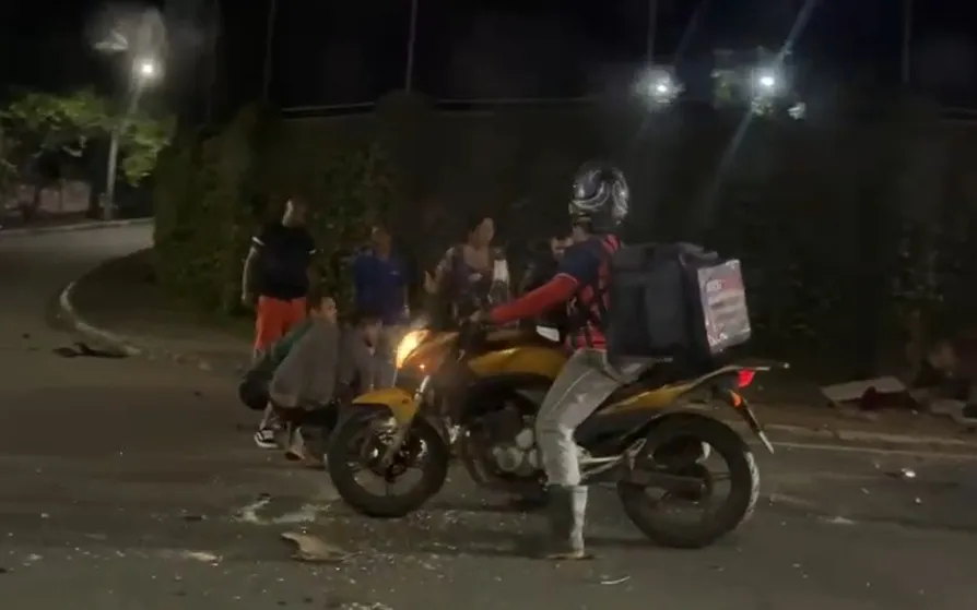 Motorista fica ferido em grave acidente na Avenida Juracy Magalhães