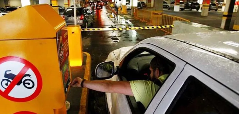 Queda no faturamento faz lojistas pagarem por estacionamento de clientes nos shoppings