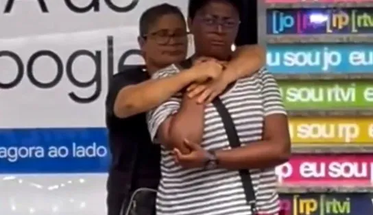 Mulher é feita refém em ponto de ônibus e tem faca pressionada contra pescoço