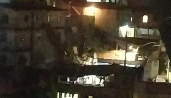Desabamentos de imóveis após explosão de botijão de gás deixam duas pessoas feridas em Pau da Lima