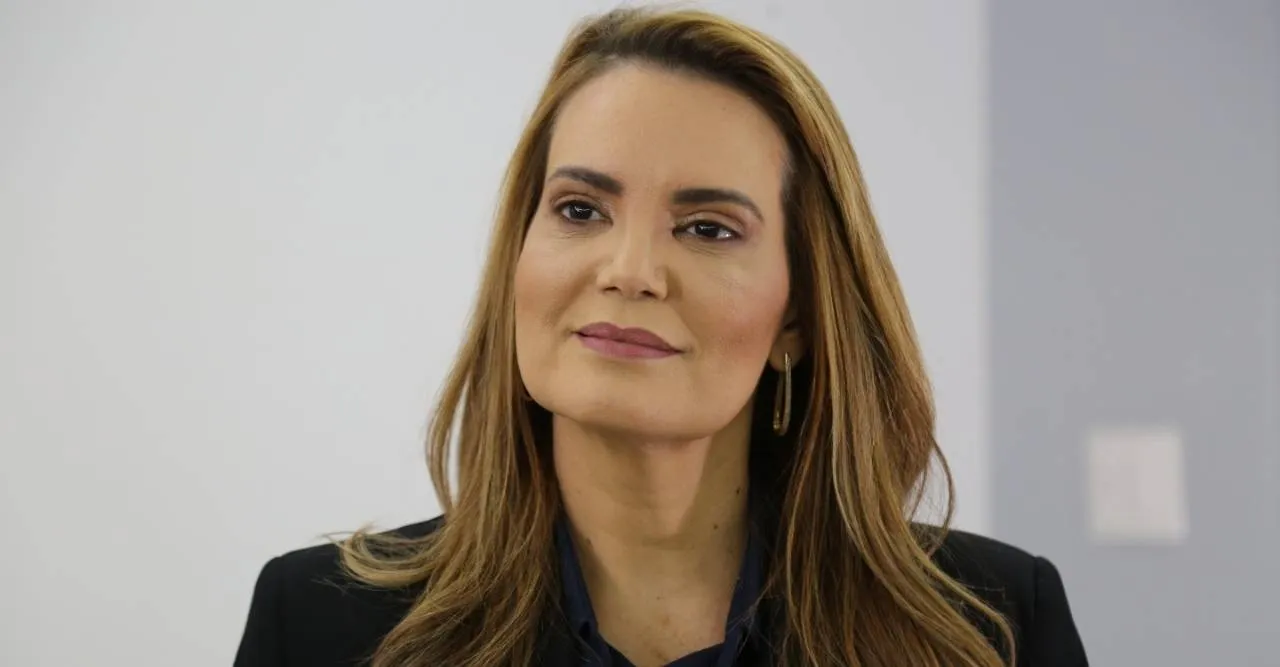 Justiça forma maioria pela inelegibilidade de Sheila Lemos, prefeita de Conquista