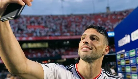 Após perder feio em campo, atacante Calleri, do São Paulo, derruba celular de torcedor palmereinse; "Cabeça quente" 