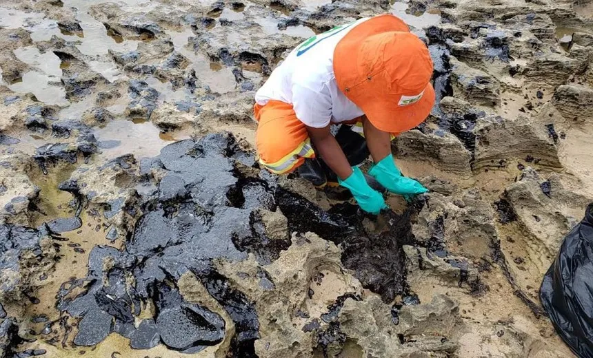 PF e Marinha investigam mais quatro navios gregos, suspeitos do vazamento de óleo no mar