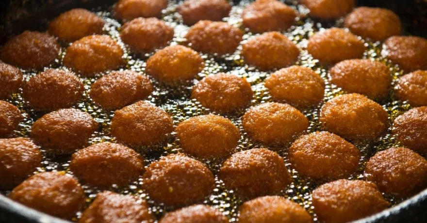 BOLINHO DA DISCÓRDIA: Concessionária do metrô obrigada baianas a esquentar acarajé em microondas; Vendedoras protestam