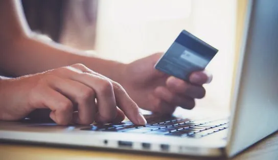 Consumidores aproveitam Black Friday para investir na educação