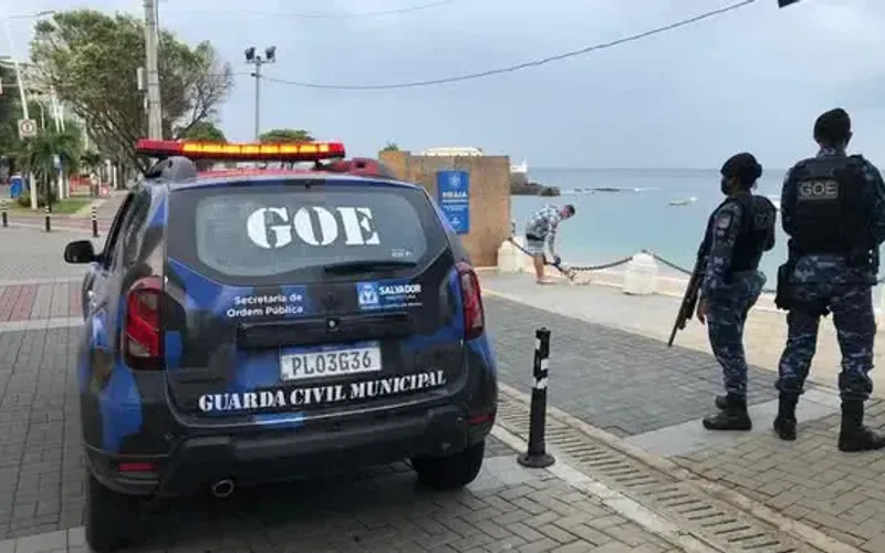 Procure um policial, posto de atendimento ou equipe identificada e informe que deseja acionar o Bot&atilde;o Roxo. A partir disso, a v&iacute;tima recebe acolhimento priorit&aacute;rio e encaminhada para um espa&ccedil;o seguro/Foto: Divulga&ccedil;&atilde;o/Ilustrativa Gcm