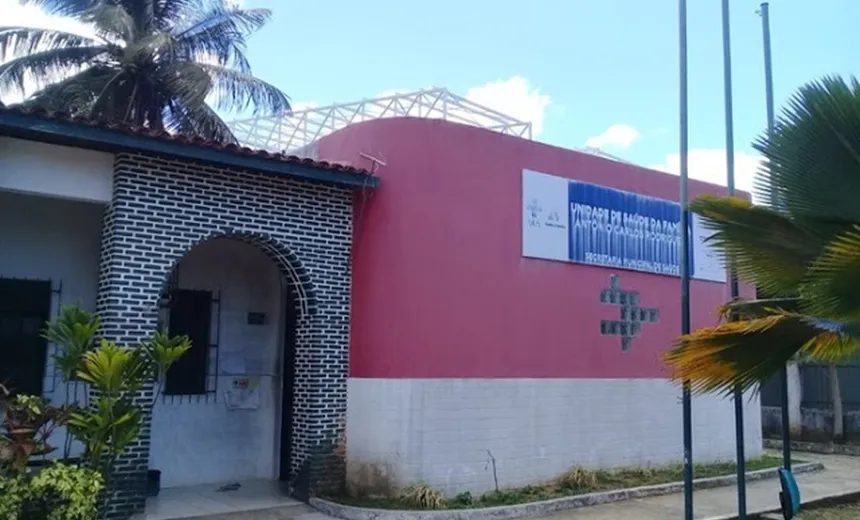 Infestação de carrapatos interrompe atendimento em posto de saúde de Lauro de Freitas