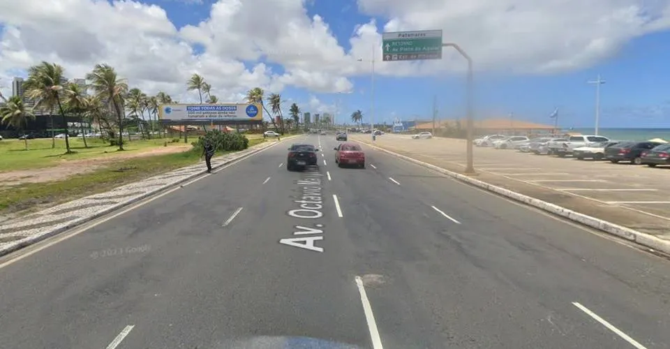 Trânsito na Av. Octávio Mangabeira é parcialmente bloqueado em Patamares; confira