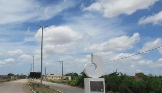 Fátima Nunes reivindica construção de portal na entrada de Adustina