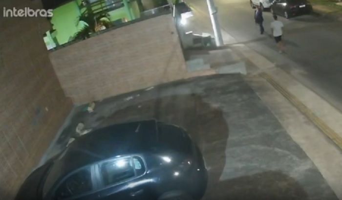 Homem tenta assaltar PM, em Stella Maris. Foto: Reprodução | Vídeo
