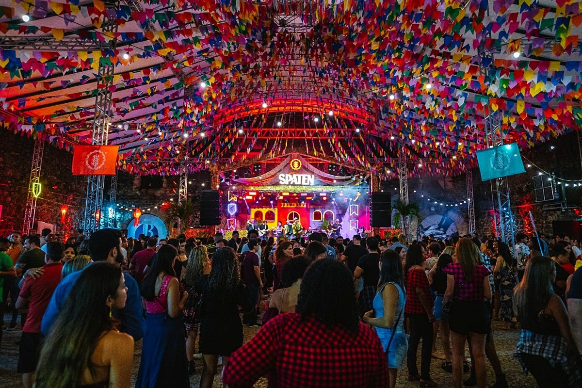 &lsquo;Arrai&aacute; do Biergarten&rsquo; traz forr&oacute; e tradi&ccedil;&atilde;o cervejeira a evento em Salvador. Foto: Eric Amorim/Divulga&ccedil;&atilde;o