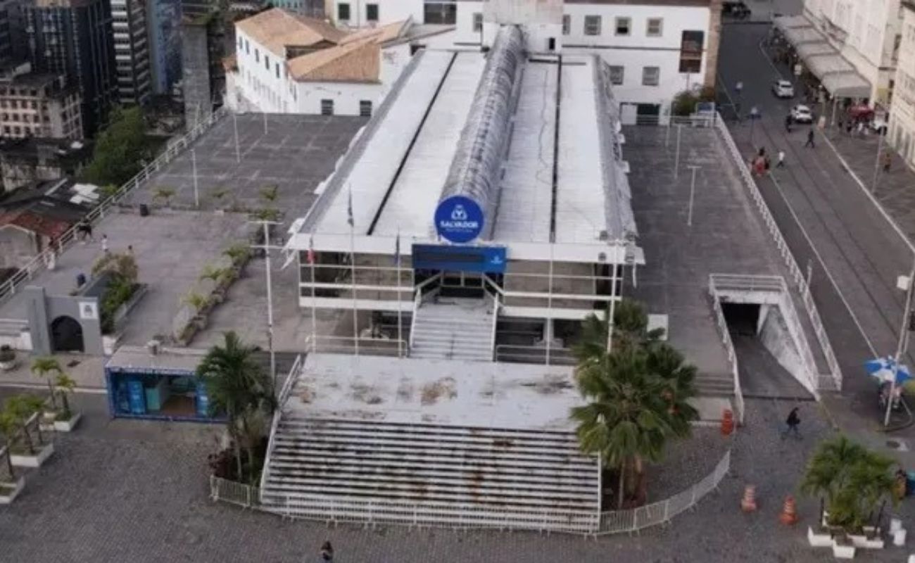 Bruno Reis sanciona lei que libera uso de calçadas por bares e restaurantes