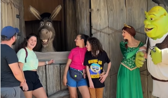 Interação com Burro de Shrek em Orlando gera polêmica entre brasileiros.  /  Foto: Rede Social @l_campos.art