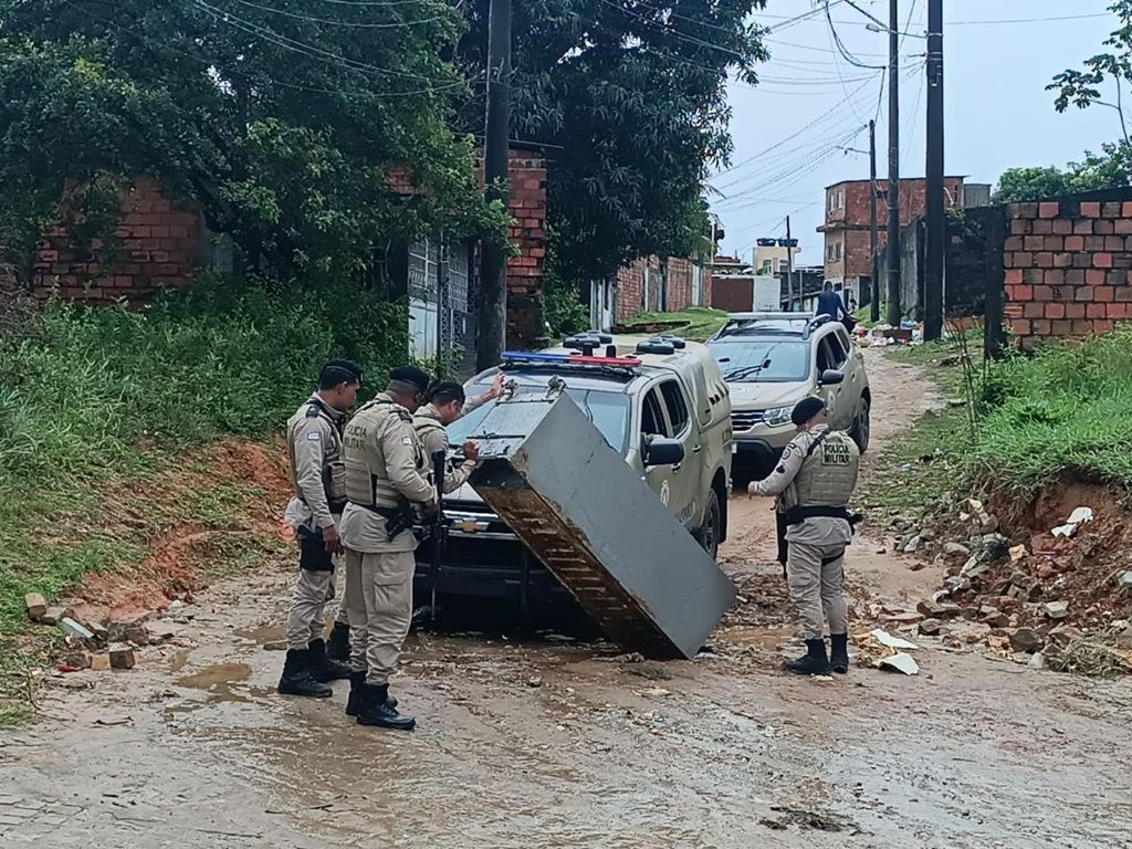 Criminosos Fecham Vias Com Barricadas Na Bahia E Pm Faz Remoção