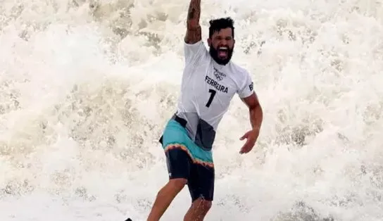 Ítalo Ferreira reluz no mar e surfe dá primeira medalha de ouro ao Brasil nos Jogos Olímpicos de Tóquio