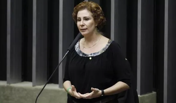 Carla Zambelli: hospital descarta Covid-19; deputada tem quadro de endometriose aguda