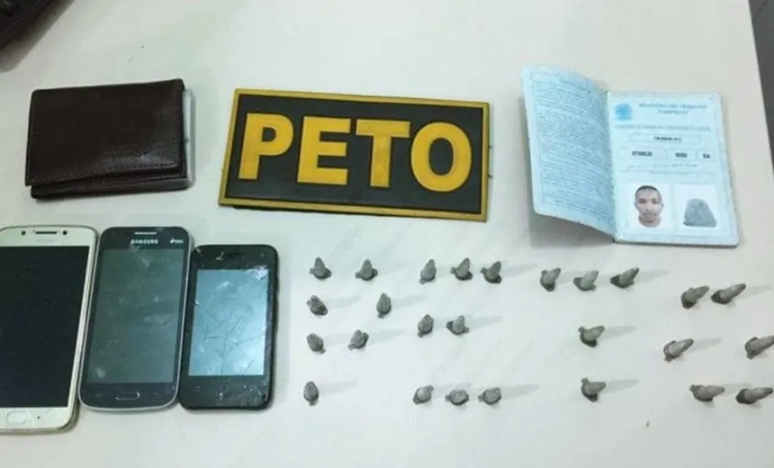 Homem é preso por tráfico de drogas durante ronda da PM 