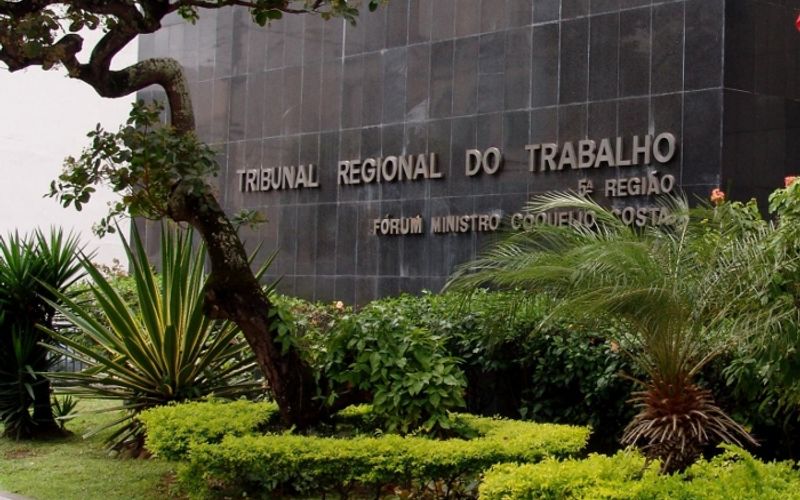 O trabalhador foi demitido ap&oacute;s a empresa considerar que a conduta comprometeu a execu&ccedil;&atilde;o do servi&ccedil;o e a rela&ccedil;&atilde;o com o cliente durante o evento/Foto: TRT-BA