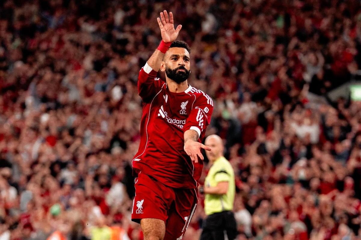 Após declarações fortes contra o treinador, Arne Slot, o atacante Mohamed Salah voltou a ser relacionado para um jogo do Liverpool. Foto: Divulgação/Liverpool