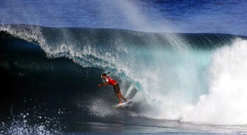 Mineirinho é campeão mundial e garante bi do Brasil no surfe
