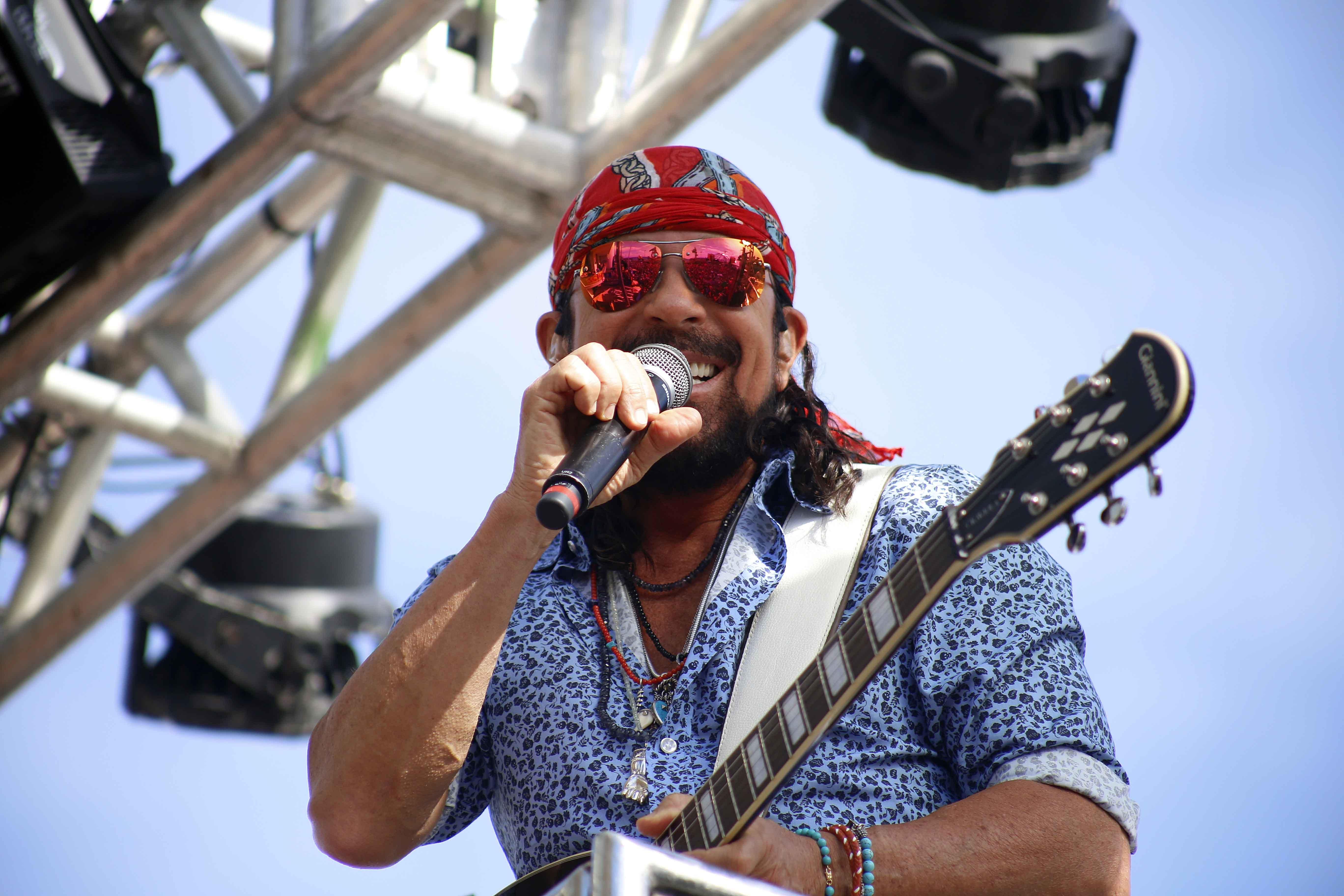Bell Marques construiu uma carreira marcada por sucessos, multid&otilde;es de f&atilde;s e mais de quatro d&eacute;cadas dedicadas &agrave; m&uacute;sica baiana. | Foto: Alfredo Filho/Secom PMS