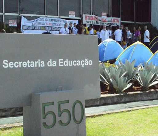 Professores estaduais realizam nova assembl&eacute;ia agora a tarde
