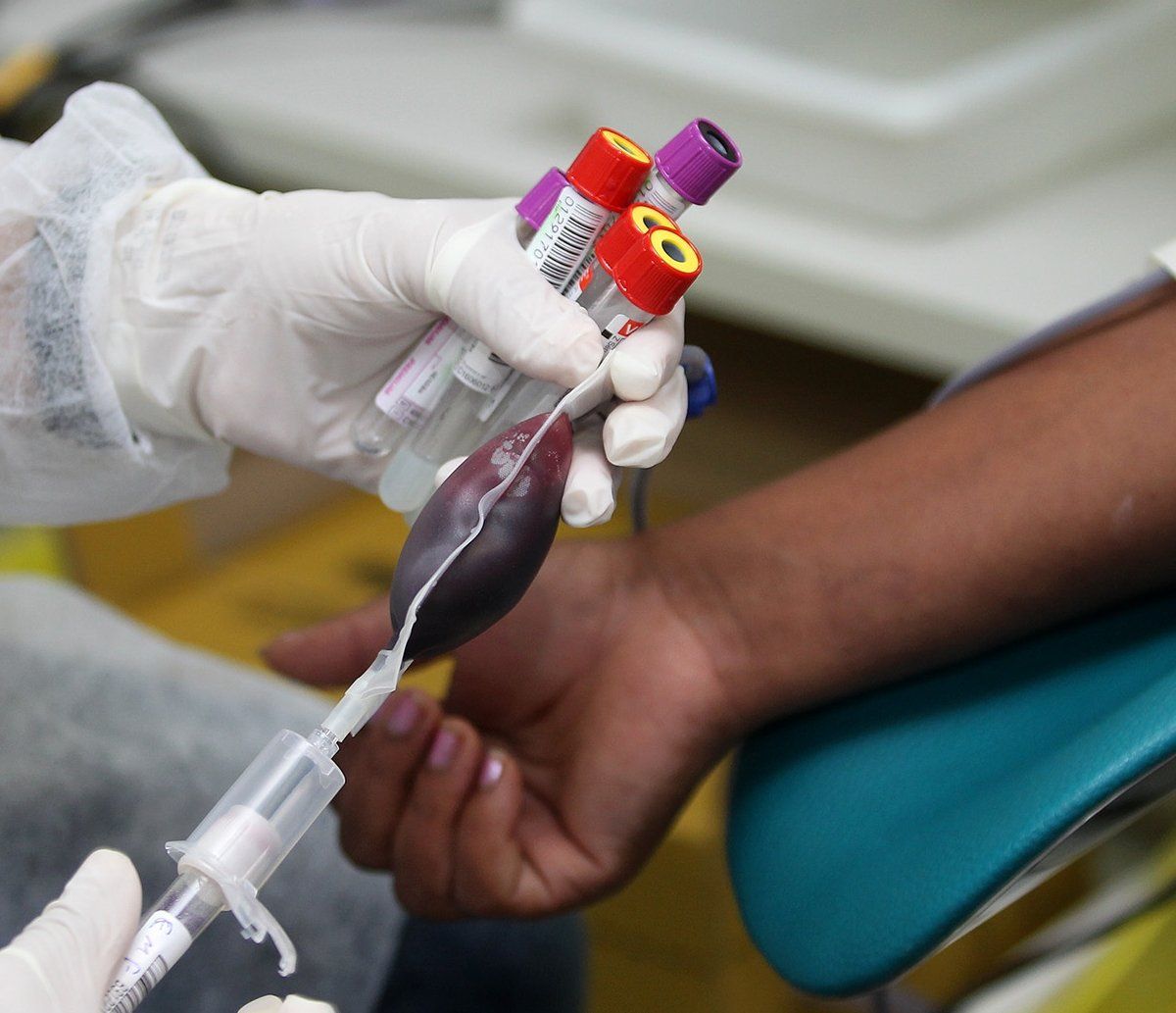 Unidade m&oacute;vel da Hemoba estaciona em Lauro de Freitas para doadores de sangue de medula &oacute;ssea