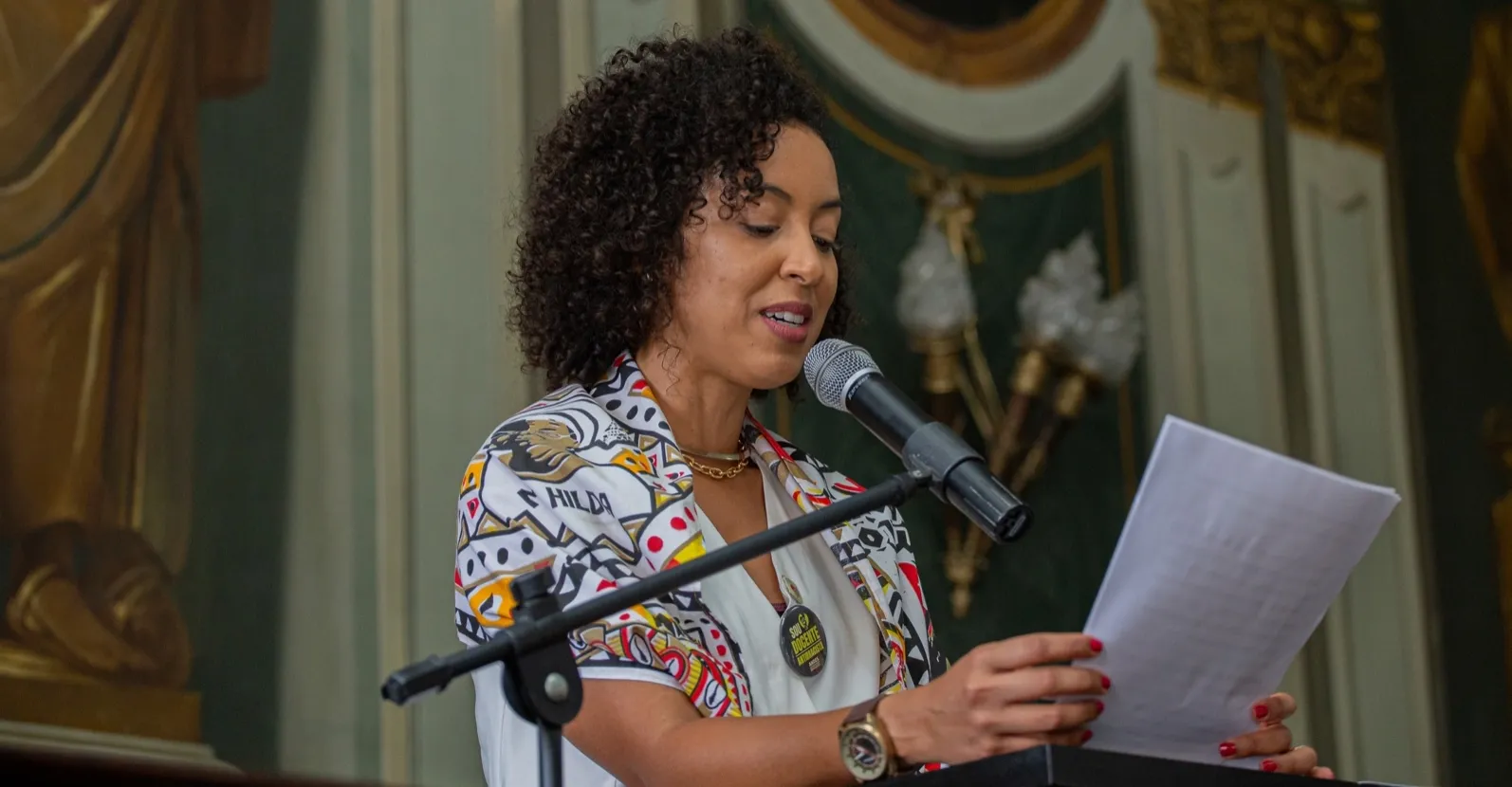 Professora toma posse na Ufba após ser impedida de assumir vaga de cota em concurso