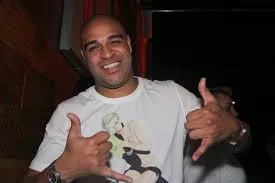Adriano Imperador arma barraco e expulsa convidados de sua casa