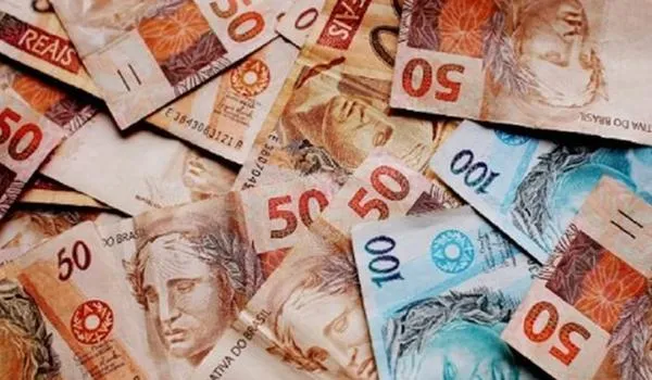 Mulher leva morto ao banco para tentar sacar aposentadoria dele e é flagrada pela polícia 