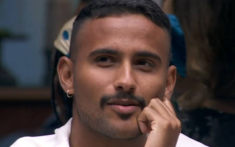 Cantor natural de Itaparica, Pizane foi o terceiro eliminado do BBB 24. Após o programa, seguiu carreira musical e engatou relacionamento com Giovanna Lima/Foto: Divulgação