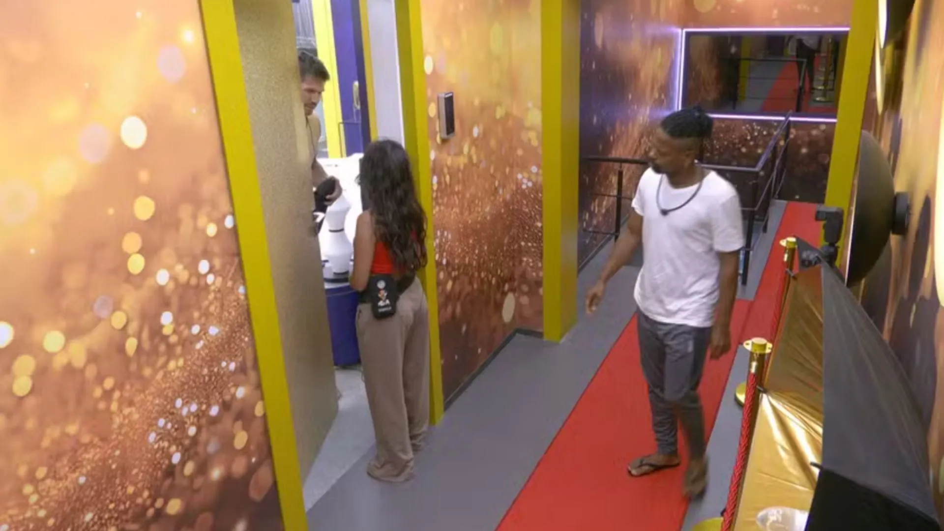 Jonas e Leandro trocam farpas após líder acordar participantes no BBB 26