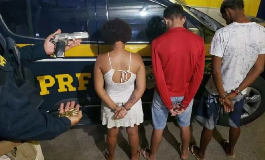 Trio é detido pela PRF com arma e munições, em Simões Filho; veja vídeo