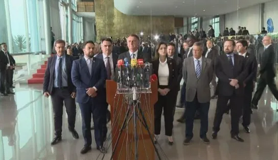 Bolsonaro diz que 'manifestações pacíficas são bem-vindas' e critica ocupações
