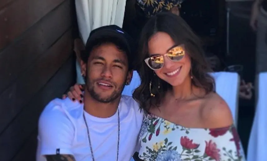 Neymar manda flores e Bruna Marquezine se declara: “Eu te amo”