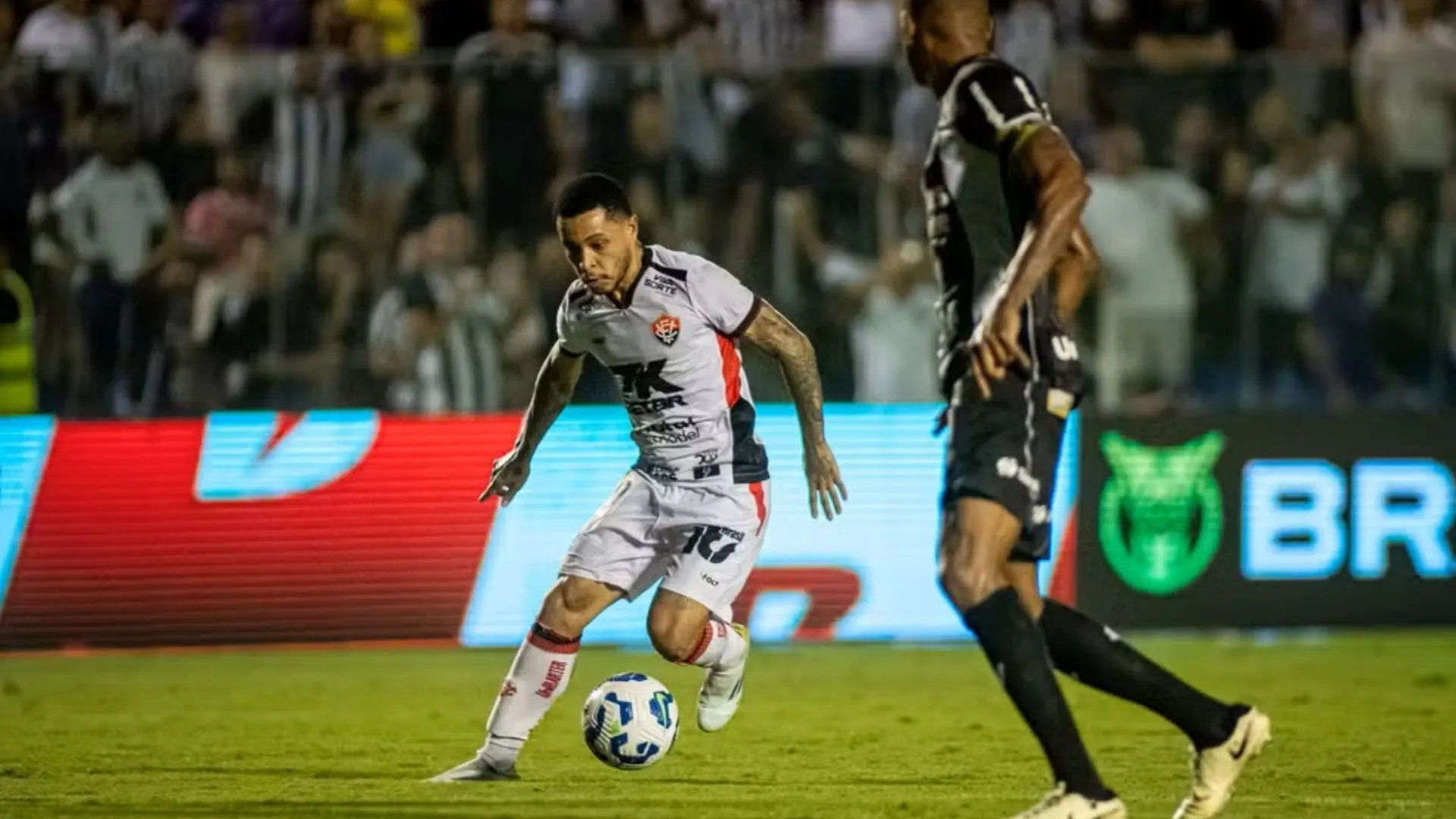 Saiba onde assistir e prováveis escalações de Vitória e Ceará