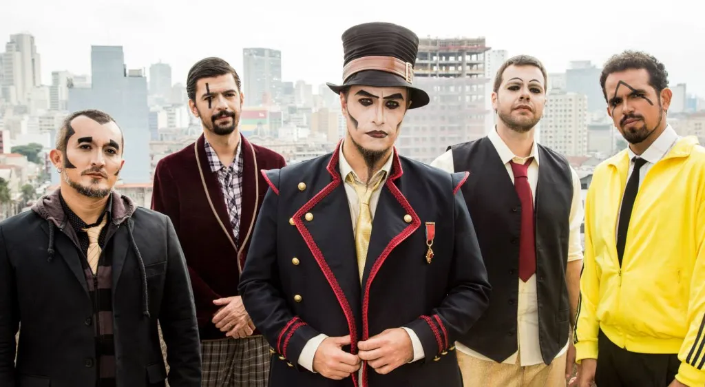 Teatro Mágico e Scambo se apresentam no Armazém Vilas