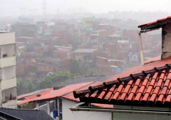 Defesa Civil eleva nível para atenção após fortes chuvas em Salvador